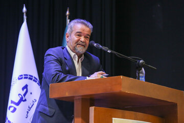 غلامحسین حق‌دادی، رئیس اداره فوریت‌های اجتماعی بهزیستی خراسان رضوی در اولین همایش علمی روز جهانی پیشگیری از خودکشی " باهم برای امید، باهم برای زندگی"