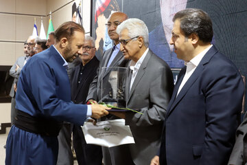 مراسم تجلیل از صنعتگران و معدن‌کاران برتر کرمانشاه