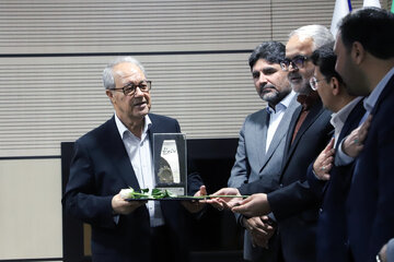 مراسم تجلیل از صنعتگران و معدن‌کاران برتر کرمانشاه