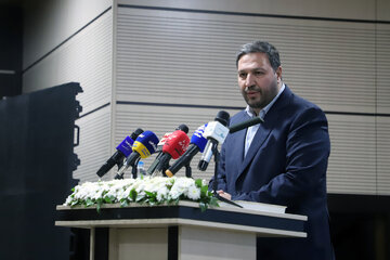 سخنرانی محمد رشیدی نماینده مردم کرمانشاه در مجلس شورای اسلامی در مراسم تجلیل از صنعتگران و معدن‌کاران برتر کرمانشاه