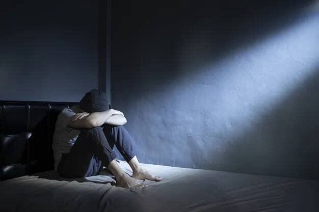 عوامل اجتماعی چه تاثیری بر خودکشی دارند؟ 