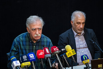همایون اسعدیان، مدیرعامل و محمدمهدی عسگرپور، رییس هیات رئیسه خانه سینما در نشست خبری خانه سینما