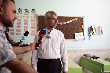 مدرسه ی دبستانی در کنار ورزشگاه شهید نعیمی