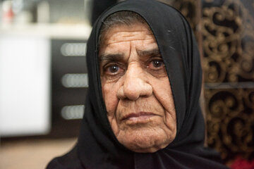 مادر شهید حمید امینی که در حمله آمریکای صهیونی به درجه ی شهادت رسید 
