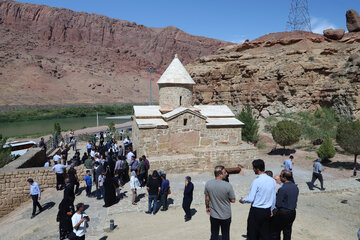 کلیسای چوپان یا کلیسای آندره‌ورتی مقدس در کنار رود ارس واقعه شده است .