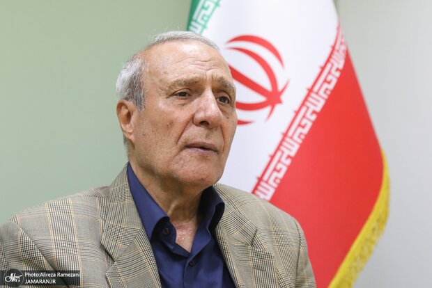 دیپلمات سابق: کشوری را نمی‌شناسم که رسانه رسمی بودجه‌اش از دولت بگیرد و علیه آن تبلیغ کند!