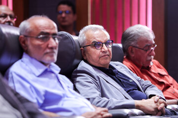 مراسم اهدای نشان درجه یک هنری به علیرضا داوودنژاد