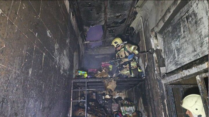 آتشسوزی انبار مواد شوینده در خیابان کارگر جنوبی بدون تلفات جانی مهار شد