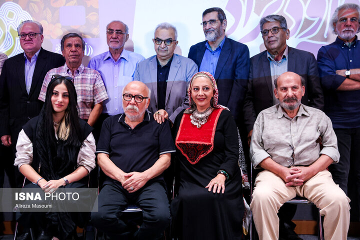 علیرضا داودنژاد نشاندار شد/ بوسه «زهرا» بر دستان پدر در فقدان «رضا»