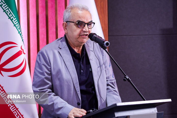 علیرضا داودنژاد نشاندار شد/ بوسه «زهرا» بر دستان پدر در فقدان «رضا»