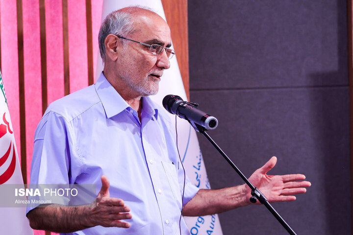 علیرضا داودنژاد نشان&zwnj;دار شد/ بوسه &laquo;زهرا&raquo; بر دستان پدر در فقدان &laquo;رضا&raquo;