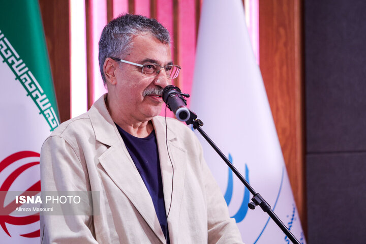 علیرضا داودنژاد نشان&zwnj;دار شد/ بوسه &laquo;زهرا&raquo; بر دستان پدر در فقدان &laquo;رضا&raquo;