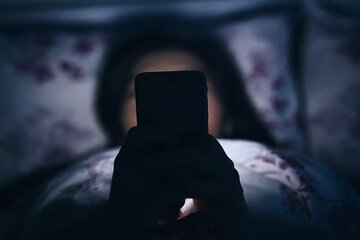 گوشی شما می‌داند چه زمانی می‌خوابید؛ این اطلاعات را از کجا به دست می‌آورد؟