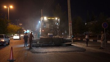 عملیات شبانه آسفالت معابر پرتردد شیراز ادامه دارد