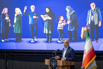 نشسیت صمیمی رئیس جمهور با بازنشستگان