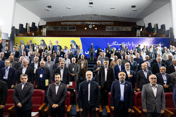 نشسیت صمیمی رئیس جمهور با بازنشستگان