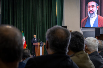 نشست صمیمی رئیس جمهور با بازنشستگان