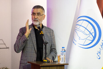 سخنرانی حجت الله ایوبی در مراسم افتتاح نمایشگاه عکس ۴۰ روز شکوه مقاومت و پیروزی
