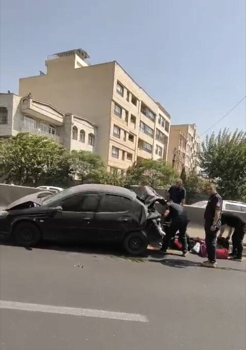 تصادف زنجیره‌ای ۱۲ خودرو در بزرگراه یادگار امام/ ۵ نفر مصدوم شدند