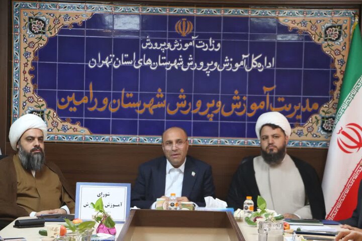 فرماندار بر بازگشایی حضوری مدارس ورامین و ارتقای کیفیت آموزش تأکید کرد
