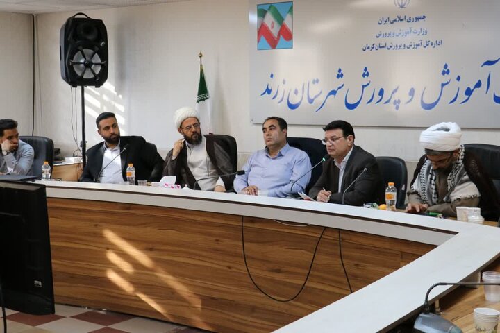 از کمبود معلم تا ساماندهی سرویس مدارس در زرند