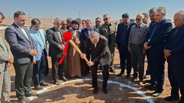 آغاز ساخت مجتمع اقامتی و پذیرایی در محور گرمسار - ایوانکی با حضور وزیر میراث فرهنگی