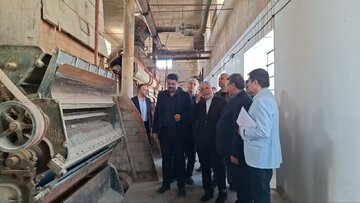 بازدید وزیر میراث از موزه علم و صنعت گرمسار؛ روایتی از ورود صنعت و فناوری به «طلای سفید»