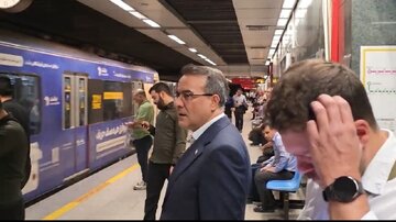 فرهنگ استفاده از حمل‌ونقل عمومی باید از مدیران و کارکنان دولت شروع شود