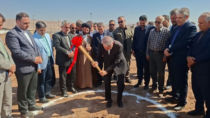 آغاز ساخت مجتمع اقامتی و پذیرایی در محور گرمسار - ایوانکی با حضور وزیر میراث فرهنگی
