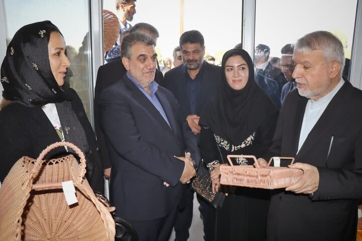 بازدید وزیر میراث از موزه علم و صنعت گرمسار؛ روایتی از ورود صنعت و فناوری به «طلای سفید»