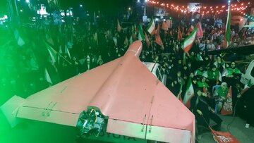 نمایش پهپادهای پیشرفته هوافضا سپاه در تجمع شبانه مردم آمل