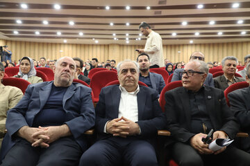 بهرام سرمست  استاندار آذربایجان شرقی و دکتر احمدرضا جودتی رئیس دانشگاه علوم پزشکی تبریز و شهرام دبیری رئیس بیمارستان بین المللی در آغاز به کار بیست‌وششمین کنگره بین‌المللی پزشکی هسته‌ای - تبریز