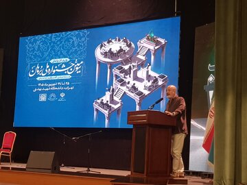 ما به انسان‌هایی نیاز داریم که خودشان را بدهکار آب و خاک ایران بدانند