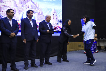 تجلیل از تعدادی از اعضای تیم ملی فوتبال بانوان جمهوری اسلامی در شب فرهنگی فوتبال استان کرمان