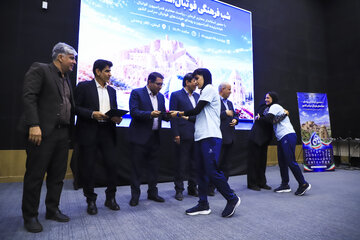 تجلیل از تعدادی از اعضای تیم ملی فوتبال بانوان جمهوری اسلامی در شب فرهنگی فوتبال استان کرمان