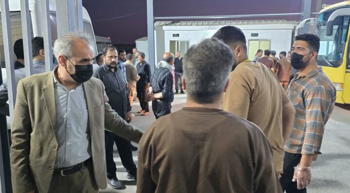 با حضور مقامات ایرانی و عراقی؛ ۴۸ محکوم ایرانی از عراق به ایلام منتقل شدند
