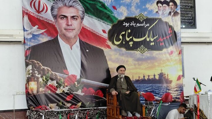 امام جمعه نوشهر: بزرگترین قدرت اقتصادی و نظامی دنیا در مقابل ایران کم آورد