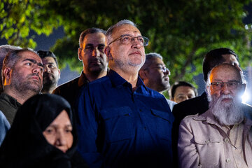 علیرضا زاکانی، شهردار تهران و مهدی چمران، رئیس شورای شهر تهران در مراسم رونمایی از تندیس سردار شهید امیرعلی حاجی‌زاده