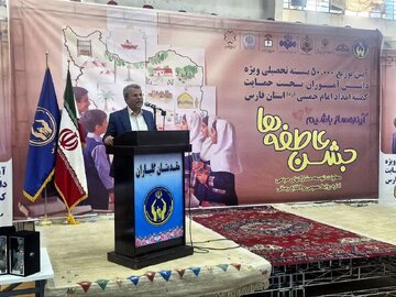 معاون استاندار فارس: هیچ دانش‌آموزی نباید به دلیل مشکلات اقتصادی از تحصیل محروم بماند