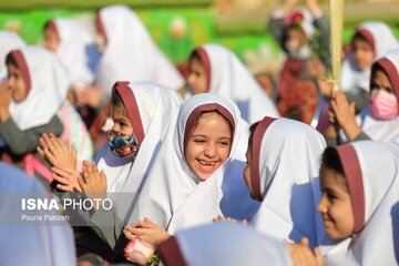 هیچ دانش آموزی در کجور بدون معلم و کتاب نیست