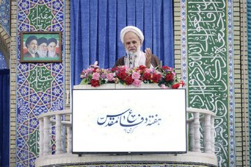 درخواست خطیب جمعه کرمان برای برخورد با فتنه‌گران اقتصادی و جنگ ترکیبی