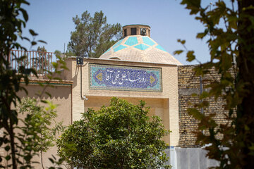 زورخانه علی‌قلی‌آقا که ساخت آن به دوران صفوی باز می‌گردد. 