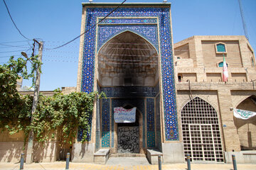 بقعه شیخ ابومسعود رازی از بناهای معروف دوره تیموریان در اصفهان است که  در بهمن ماه ۱۳۹۰ به عنوان خانه انقلاب اسلامی و ولایت به بهره‌برداری رسید. این بنا با قدمت تاریخی 1000 ساله توسط اخنشاش‌گران مورد تعرض قرار گرفته است.