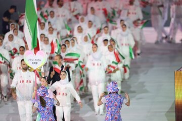 رژه کاروان ایران در بازی‌های آسیایی با پرچمداری اتراچالی و زهرا کیانی + ویدیو