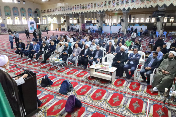 آیتالله لائینی: خدمت به دانشآموزان باید با ترویج علم، عقلانیت و اخلاق همراه باشد
