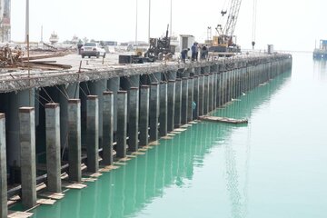 پیشرفت ۹۳ درصدی نوسازی اسکله‌های ۲۵ و ۲۶ بندر امام (ره) 