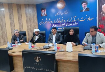 فرماندار ویژه میناب: هیچ دانش‌آموزی اول مهر نباید بدون کتاب درس بماند