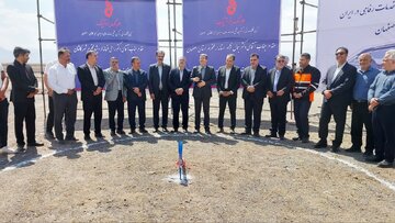 کلنگ‌زنی بزرگ‌ترین مجتمع خدمات رفاهی کشور در مسیر کاشان-اصفهان