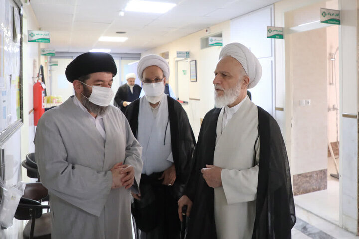 عیادت رئیس دفتر مقام معظم رهبری در قم از آیت‌الله شبیری زنجانی