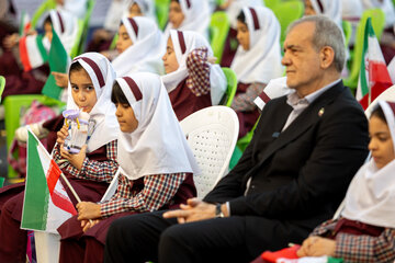 مسعود پزشکیان، رییس جمهور در آیین آغاز سال تحصیلی ۱۴۰۶-۱۴۰۵